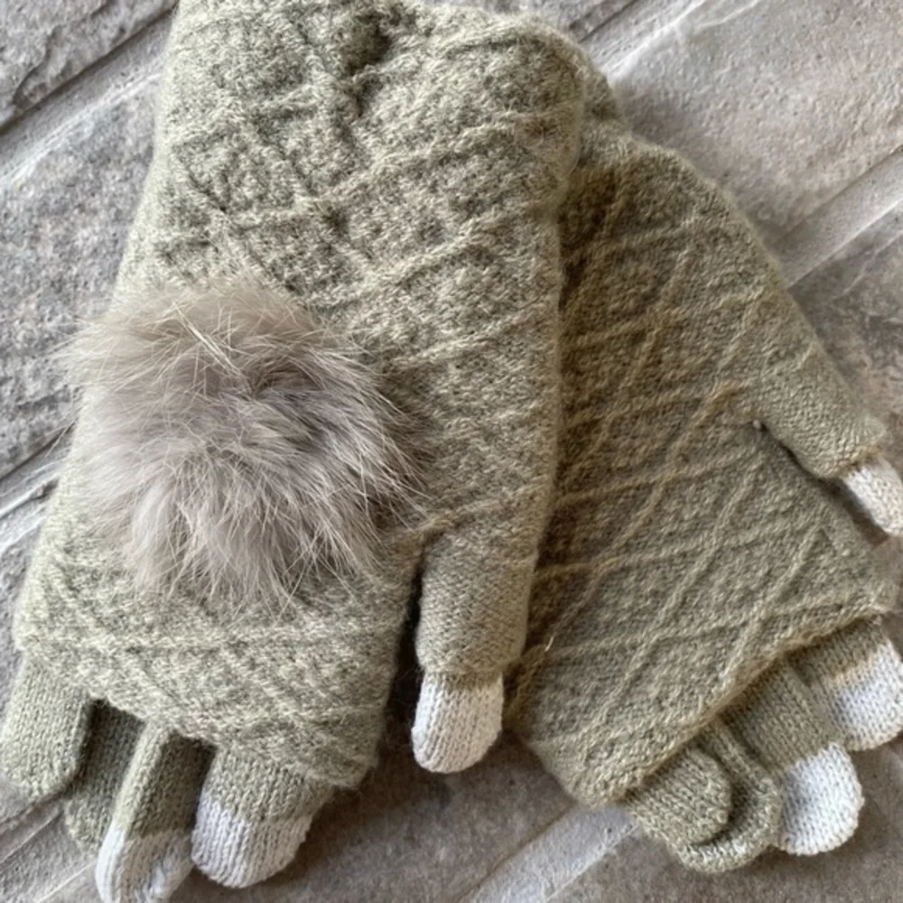 Kaleidoscope Pom Textured Touch Gloves NWT